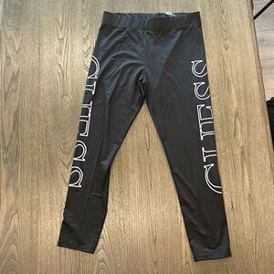 NWOT Guess Black Cropped Capri Leggings Logo Print Size L